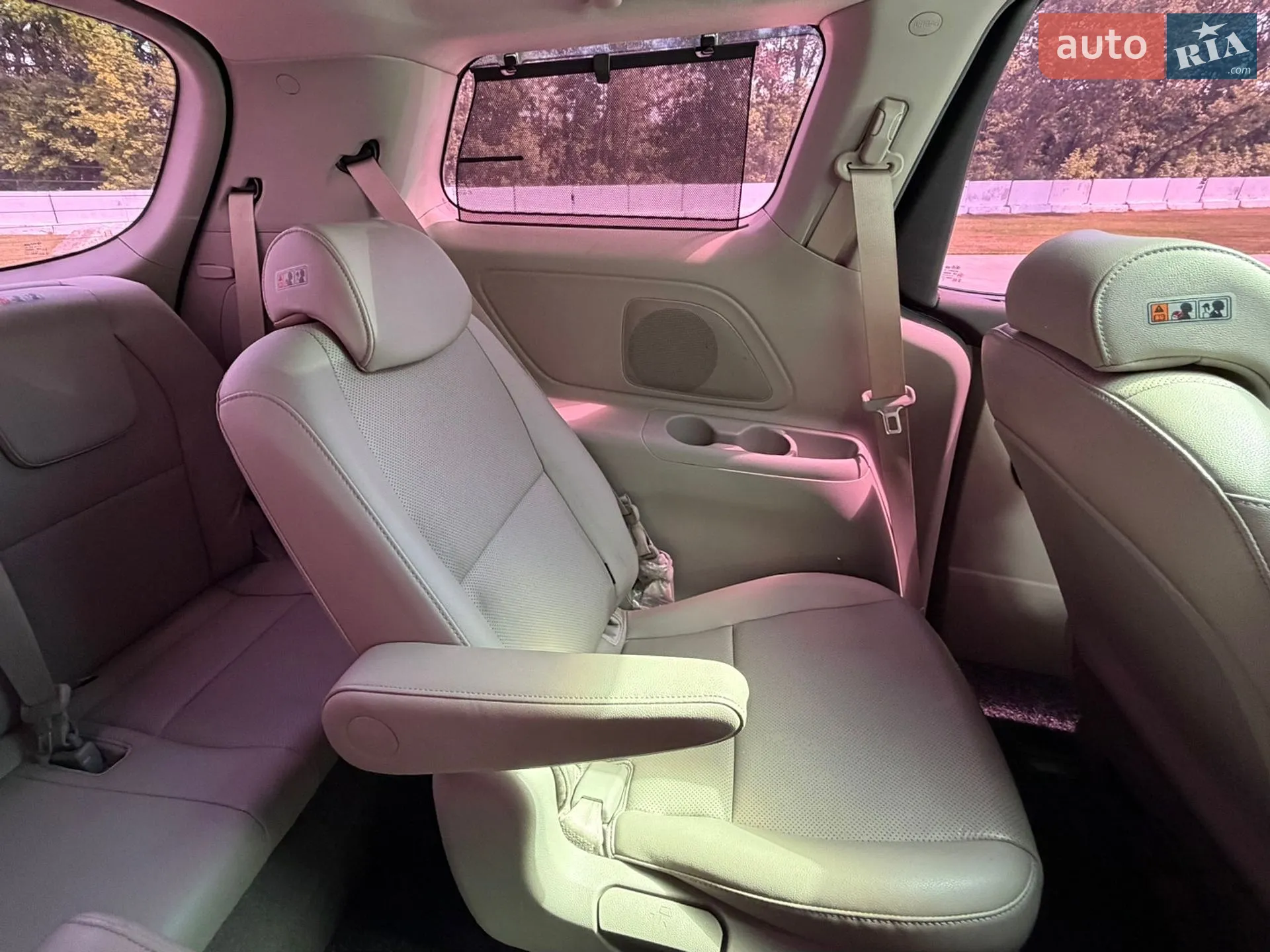 2017 Kia Carnival - мініатюра 41