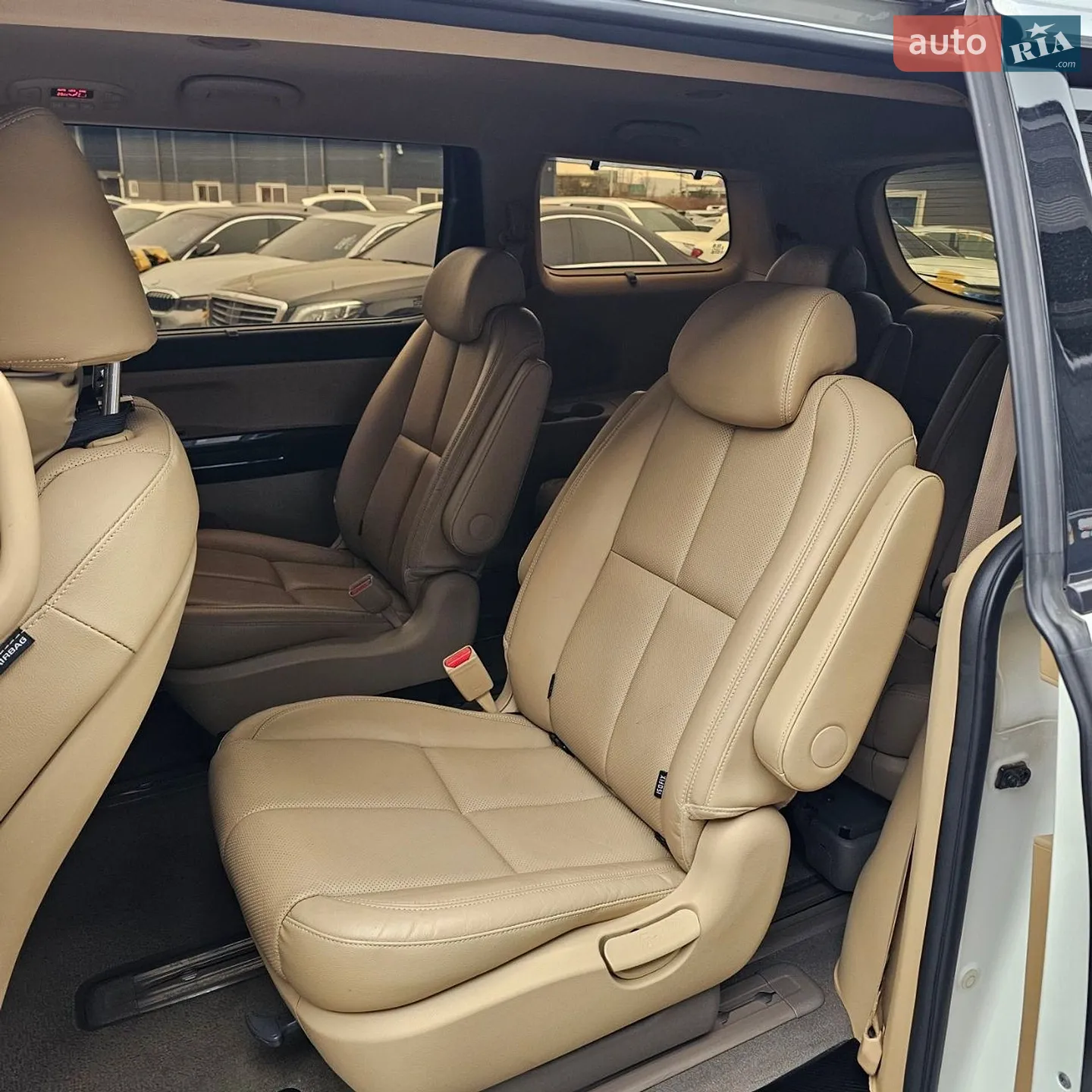 2017 Kia Carnival - мініатюра 12