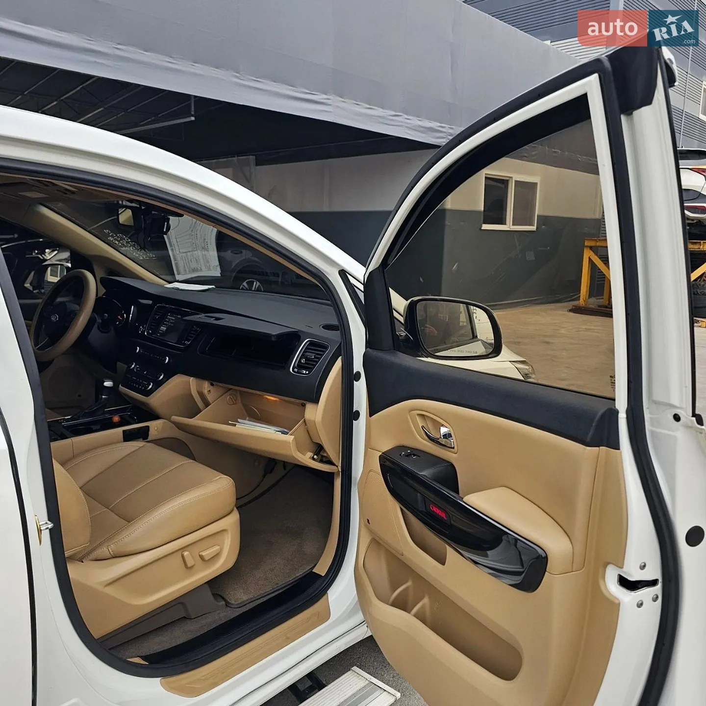 2017 Kia Carnival - мініатюра 18