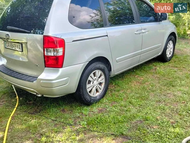 Kia Carnival 2012