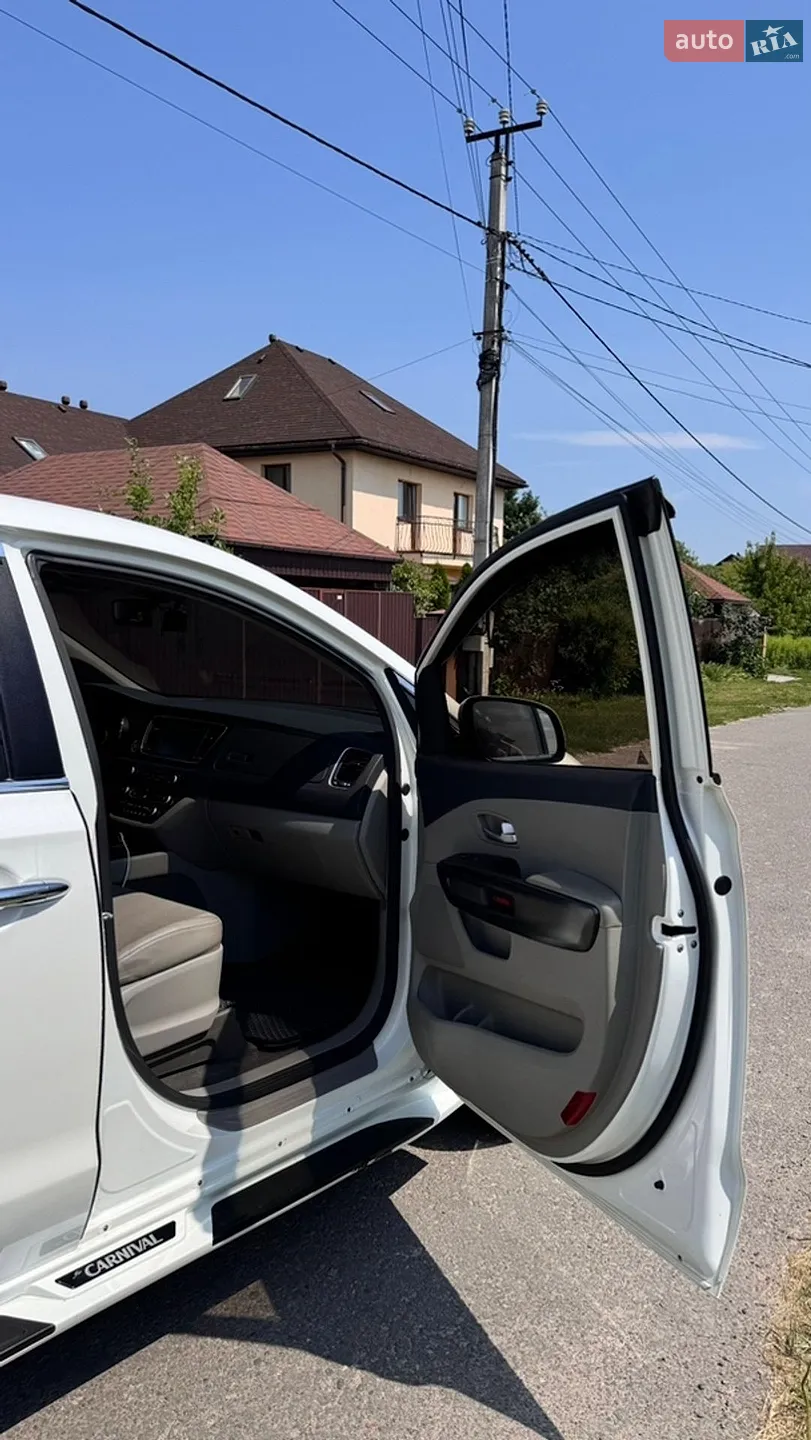 2016 Kia Carnival - мініатюра 18