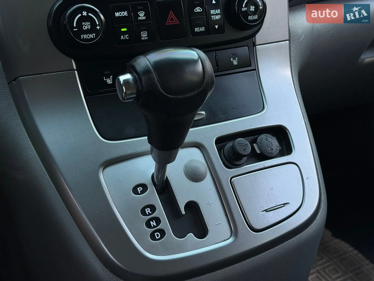 2011 Kia Carnival - мініатюра 27