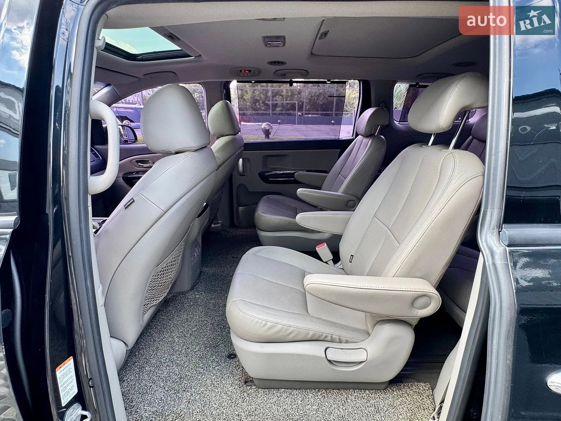 2014 Kia Carnival - мініатюра 24