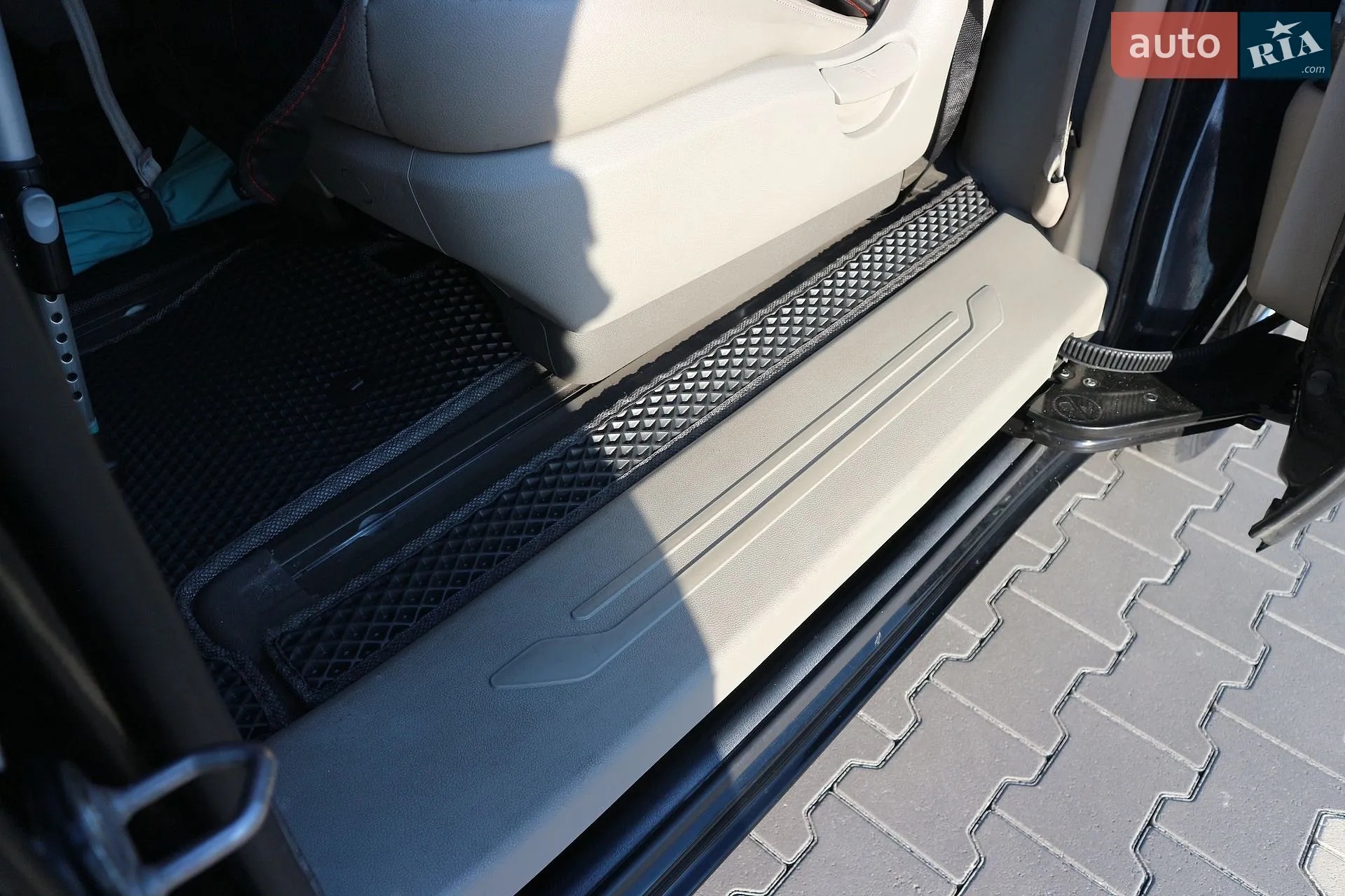 2019 Kia Carnival - мініатюра 32