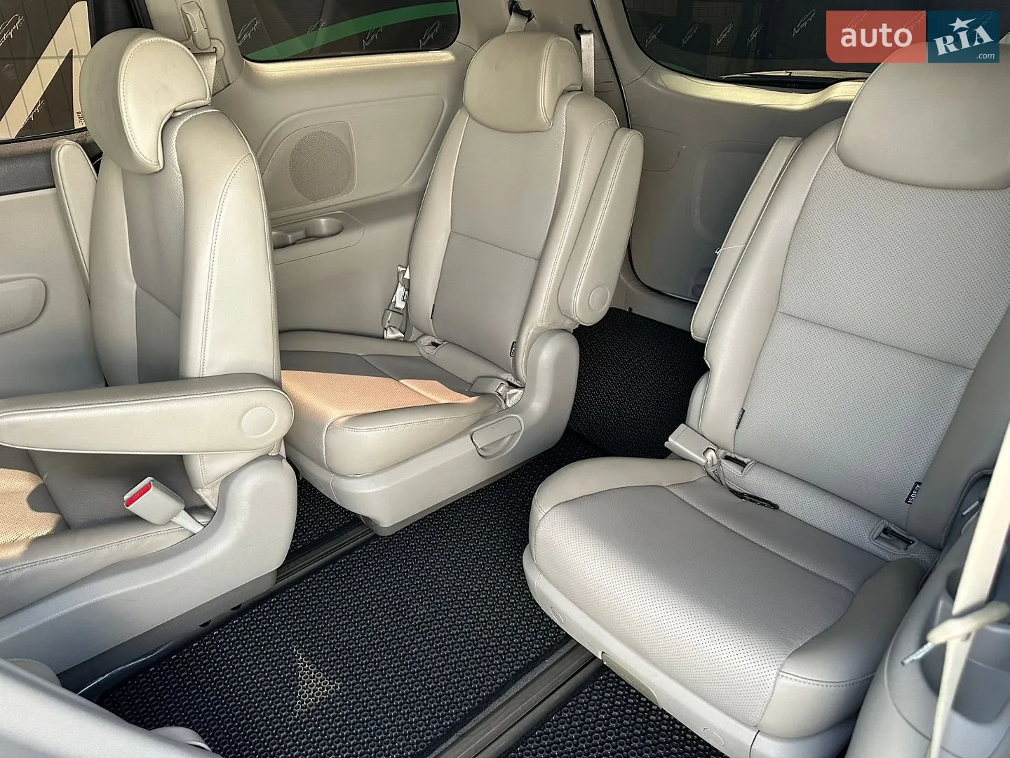 2016 Kia Carnival - мініатюра 23