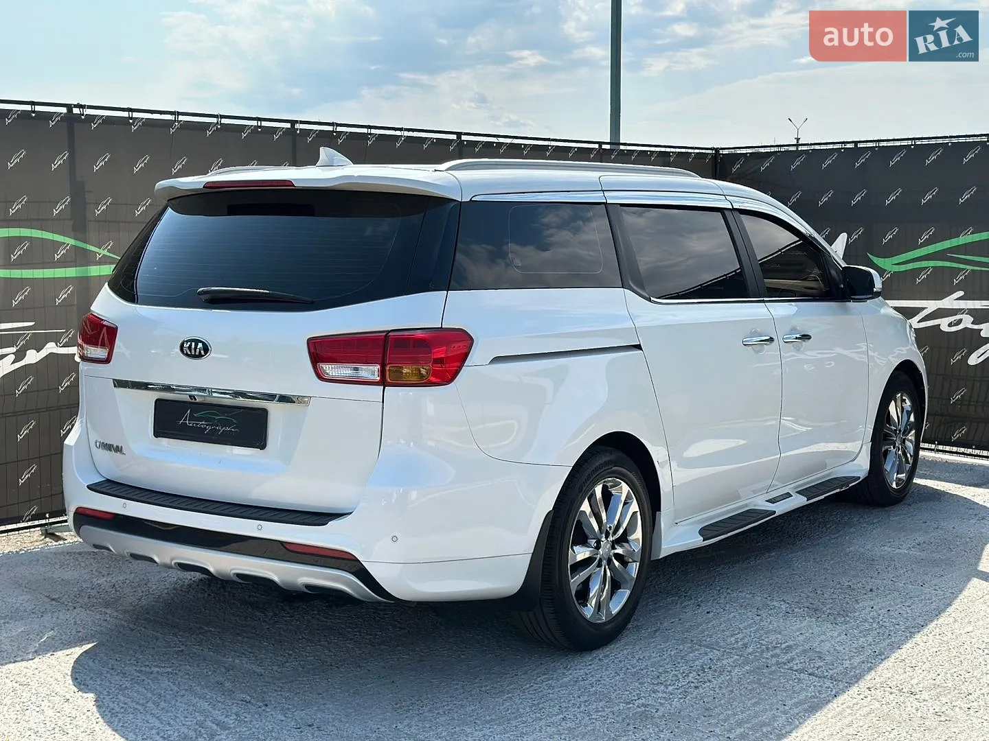 2016 Kia Carnival - мініатюра 2