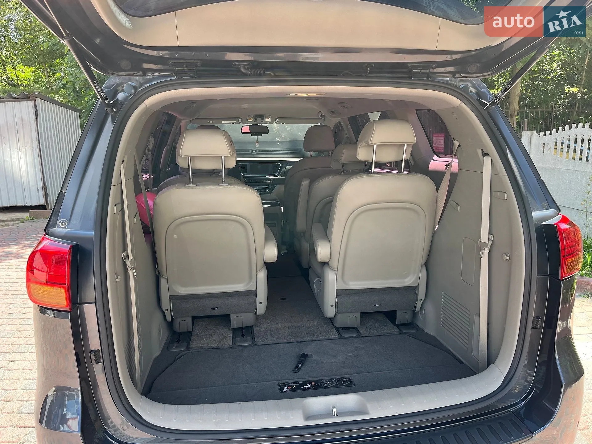 2016 Kia Carnival - мініатюра 15