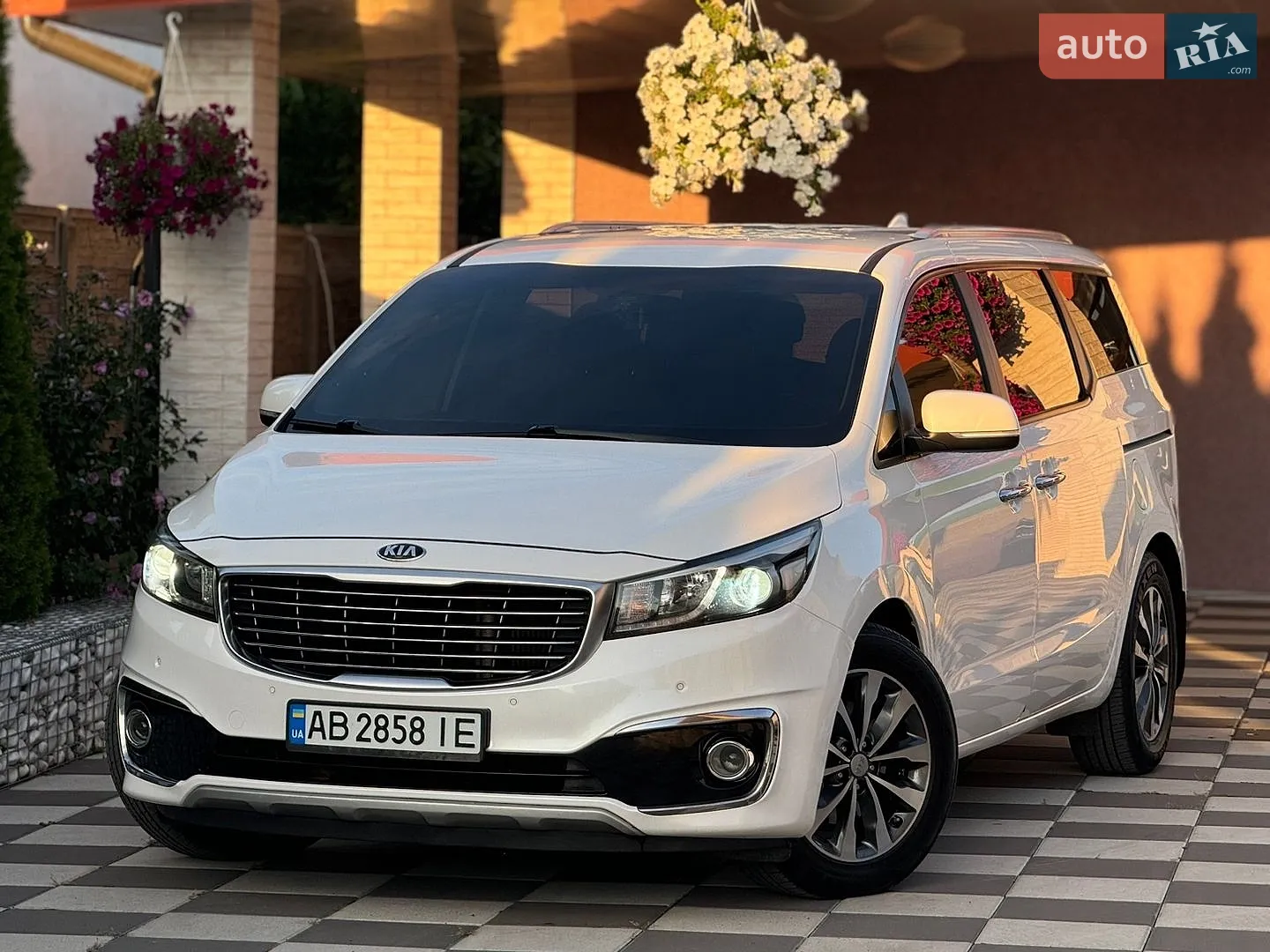 2017 Kia Carnival - мініатюра 2
