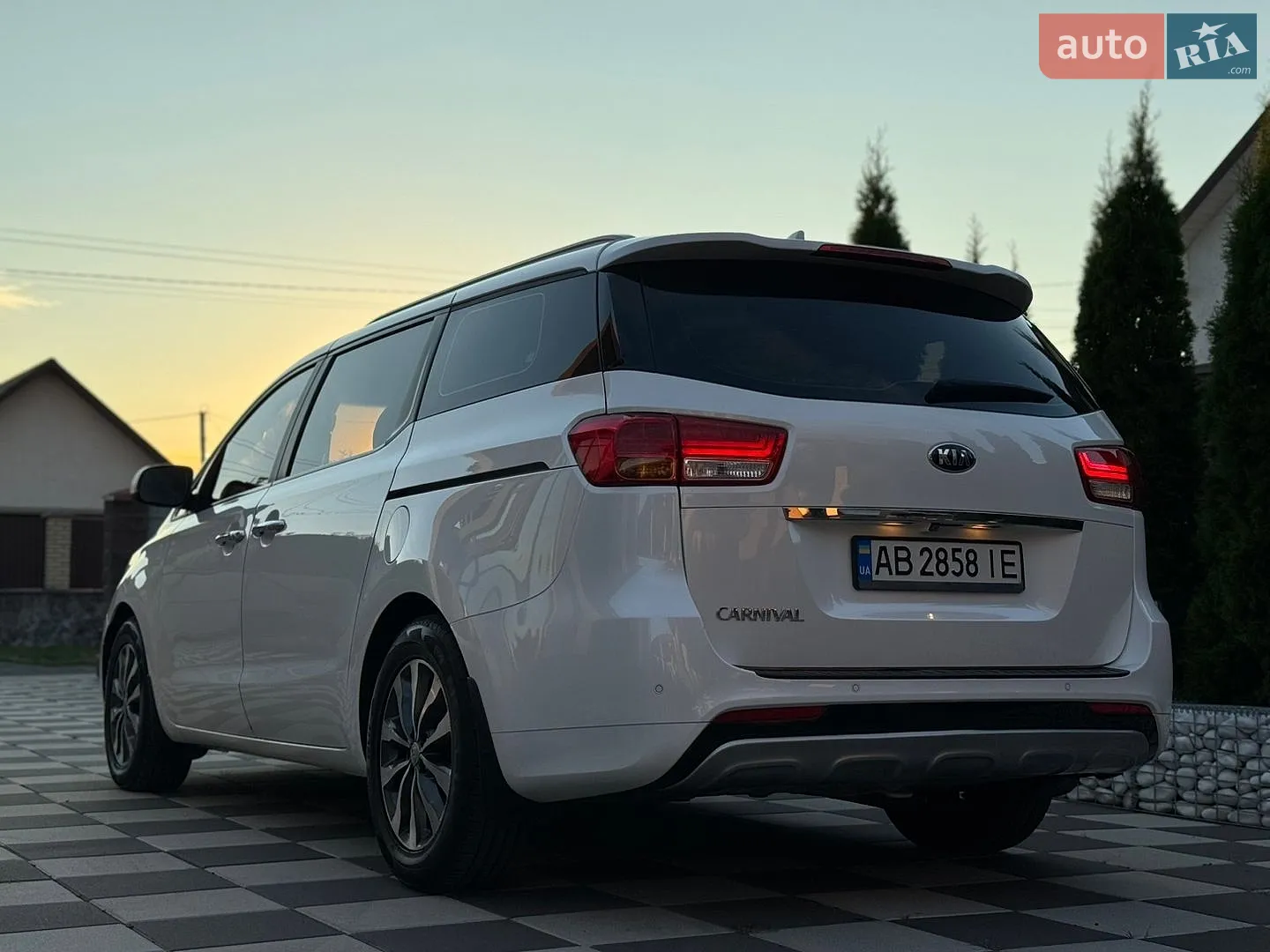 2017 Kia Carnival - мініатюра 10