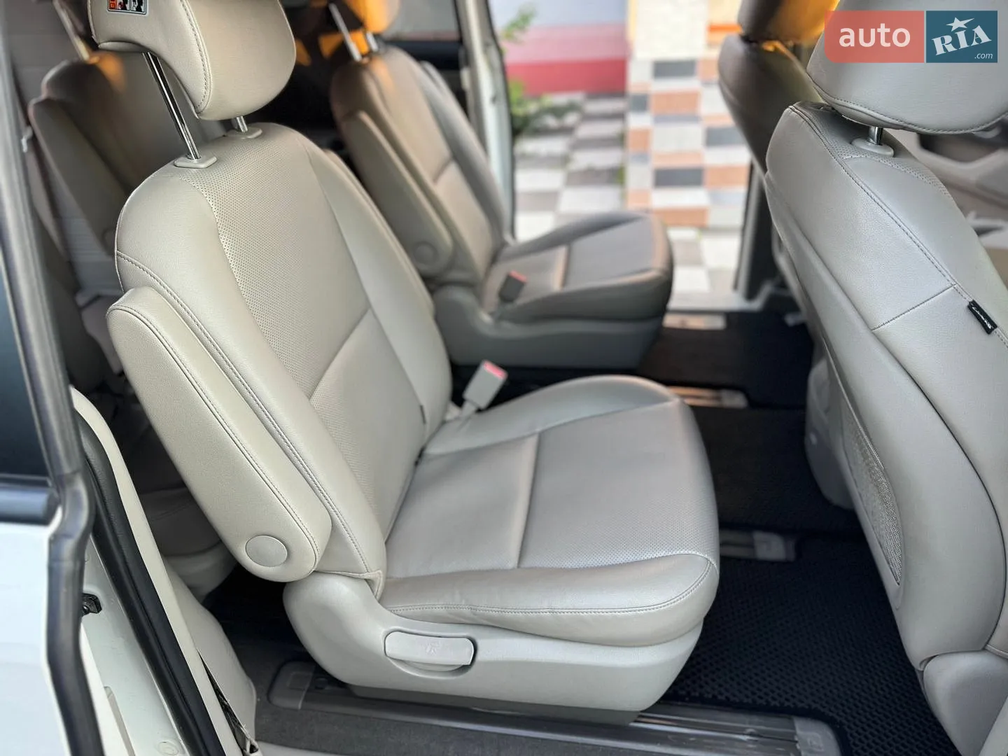 2017 Kia Carnival - мініатюра 12