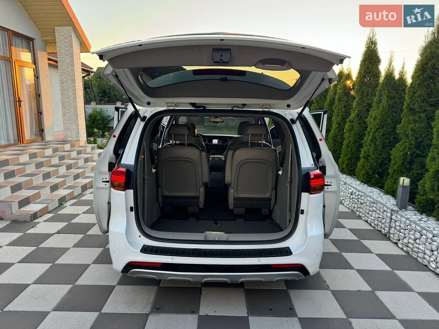 2017 Kia Carnival - мініатюра 15