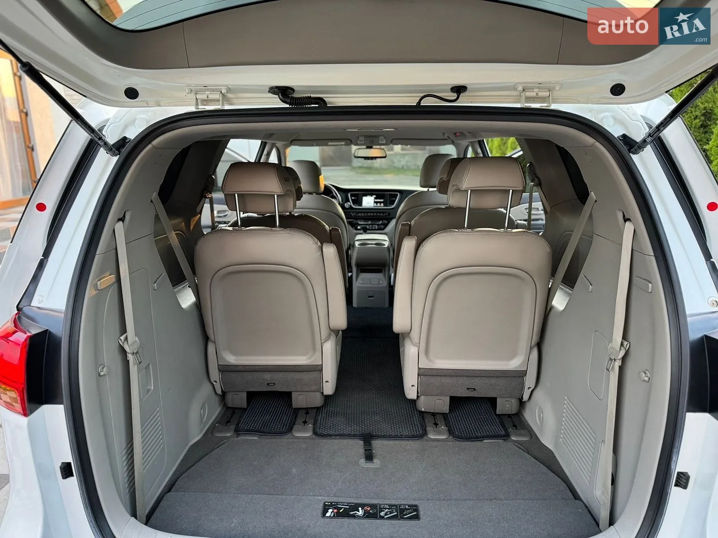 2017 Kia Carnival - мініатюра 16