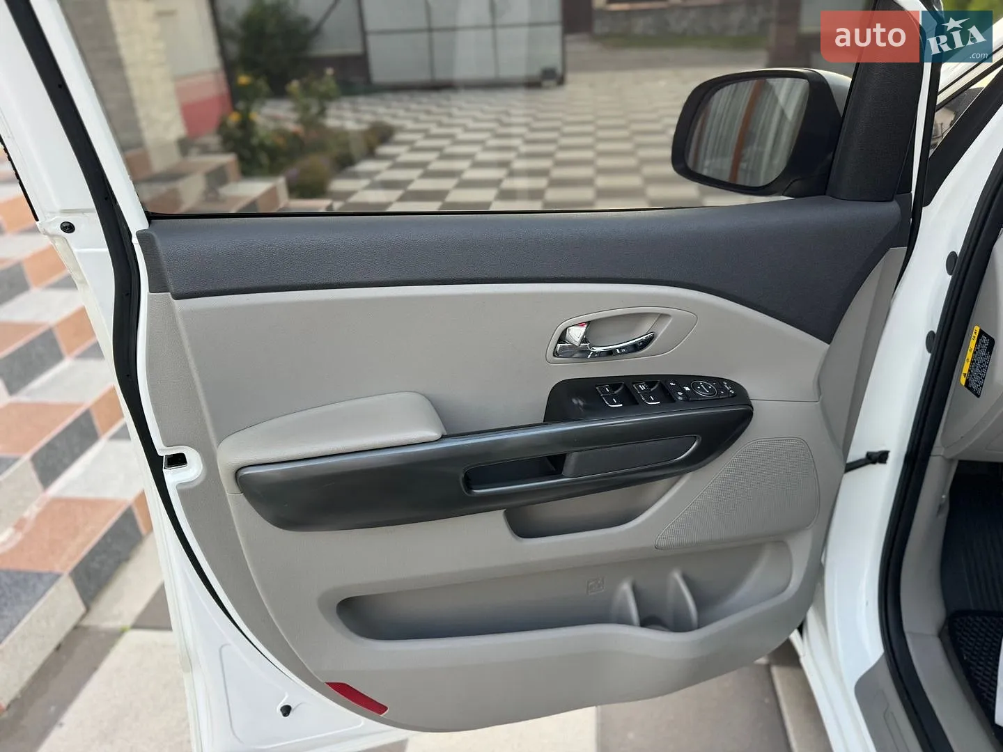 2017 Kia Carnival - мініатюра 21