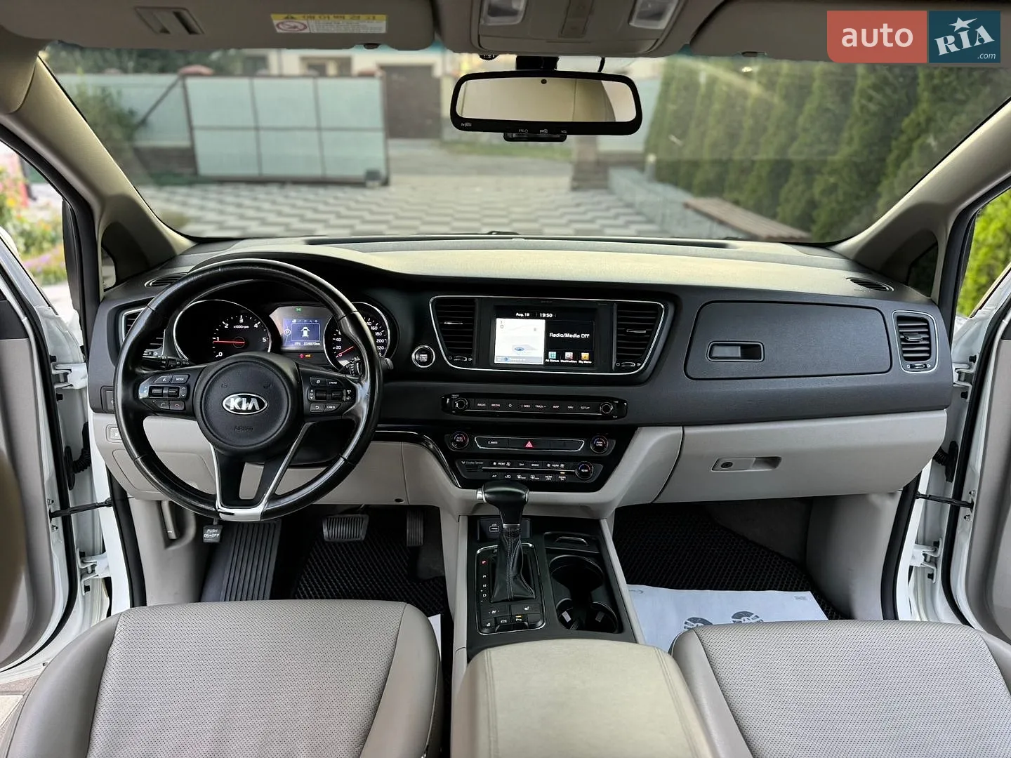 2017 Kia Carnival - мініатюра 28