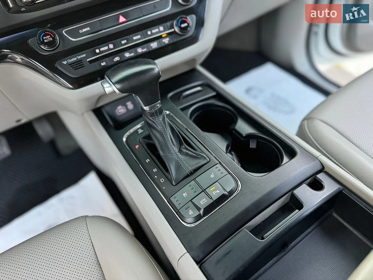 2017 Kia Carnival - мініатюра 31