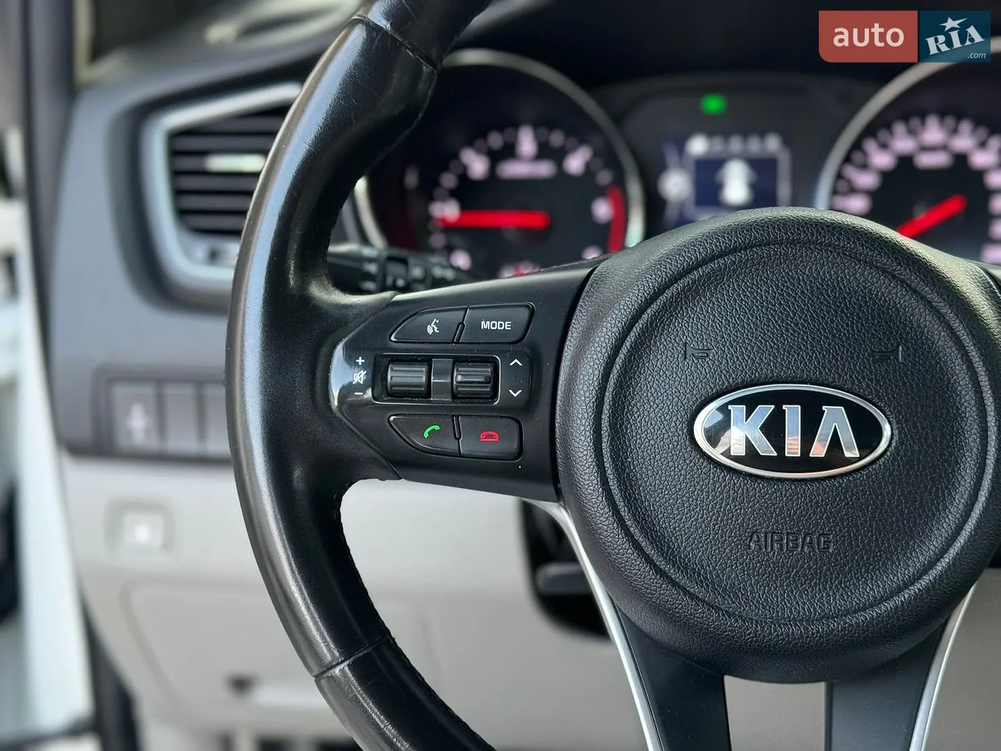 2017 Kia Carnival - мініатюра 36