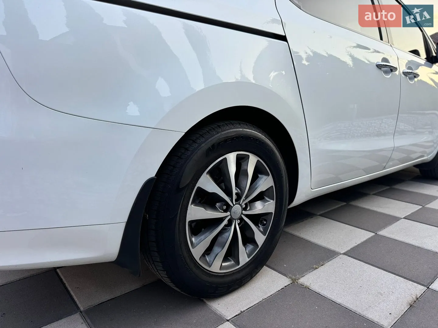 2017 Kia Carnival - мініатюра 47