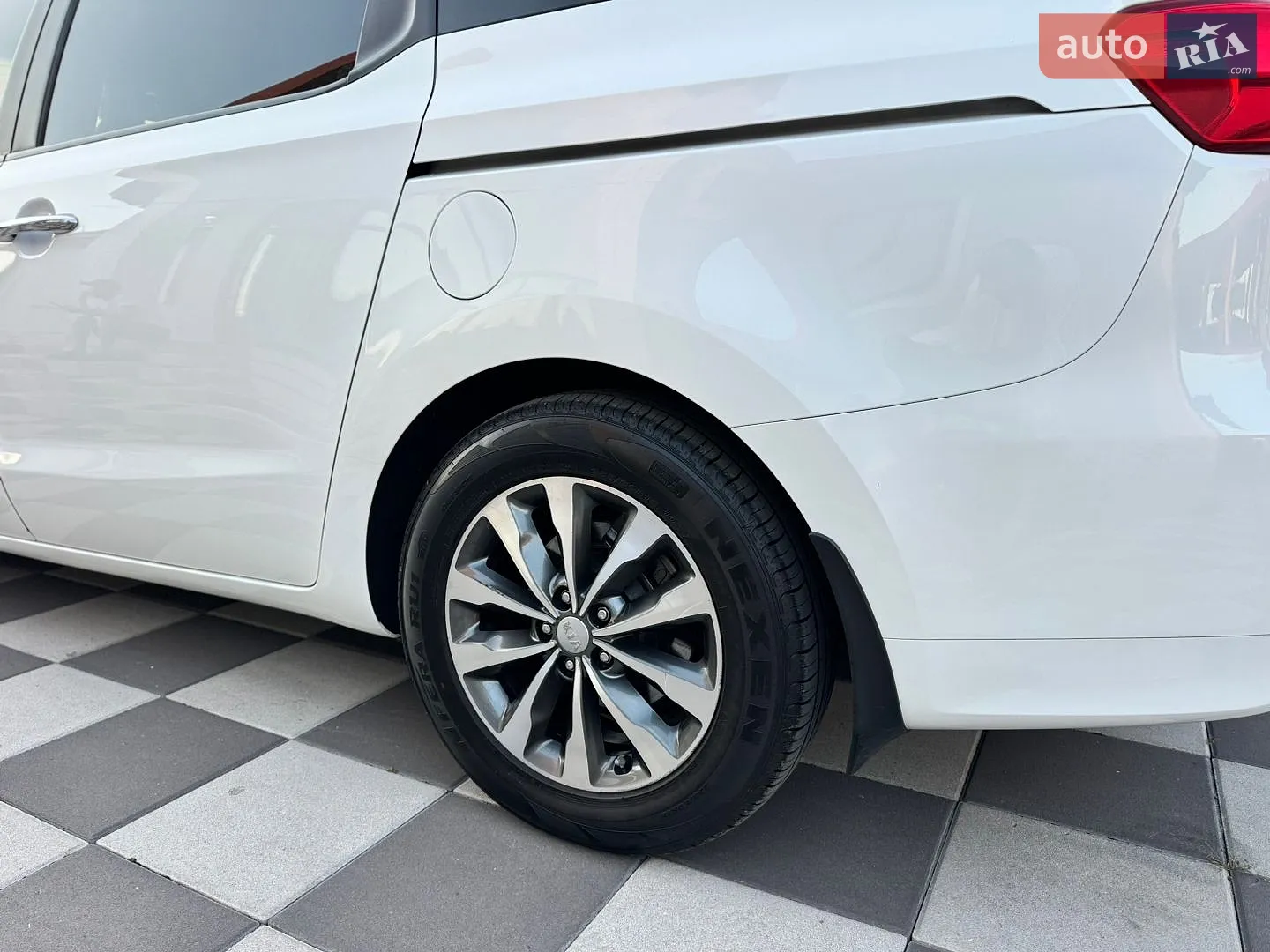 2017 Kia Carnival - мініатюра 48
