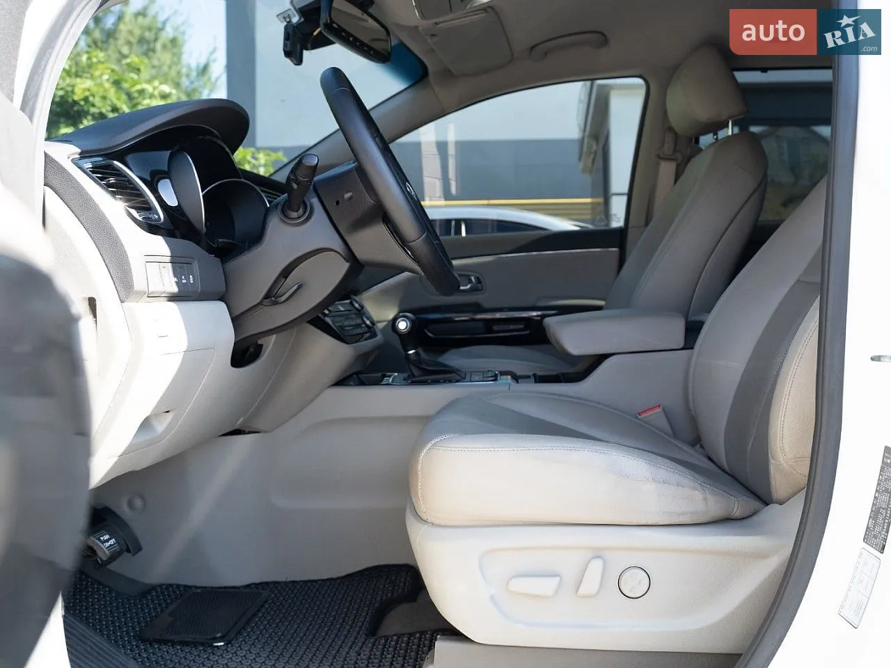 2014 Kia Carnival - мініатюра 17