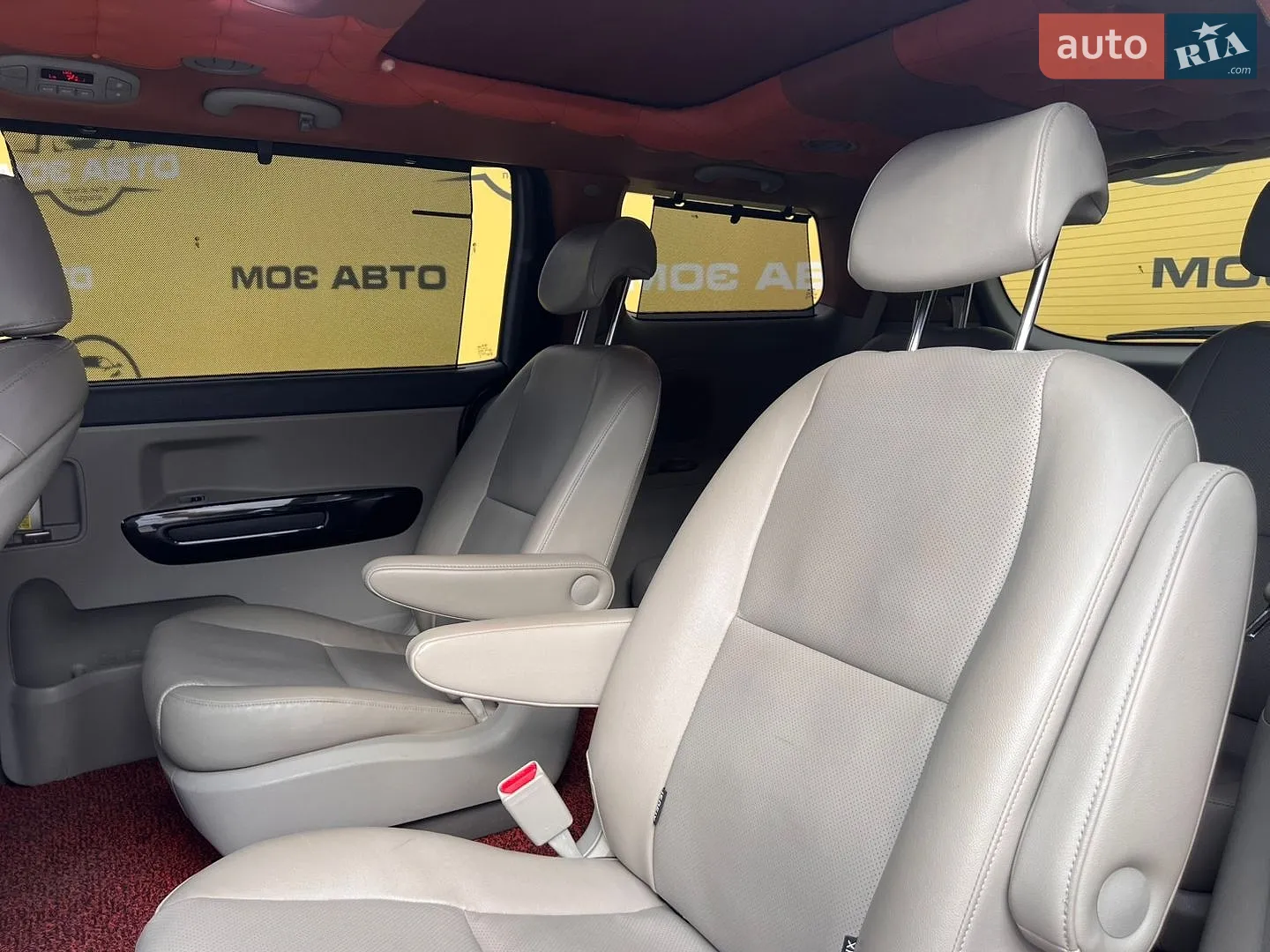 2016 Kia Carnival - мініатюра 21