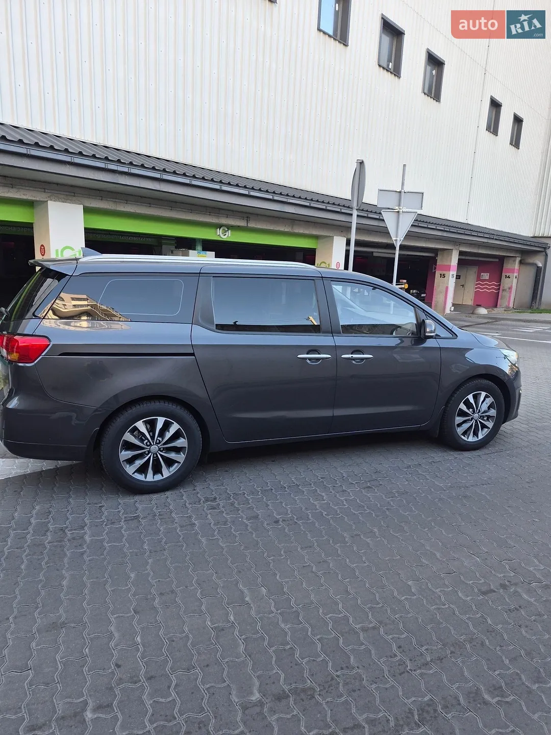 2017 Kia Carnival - мініатюра 8