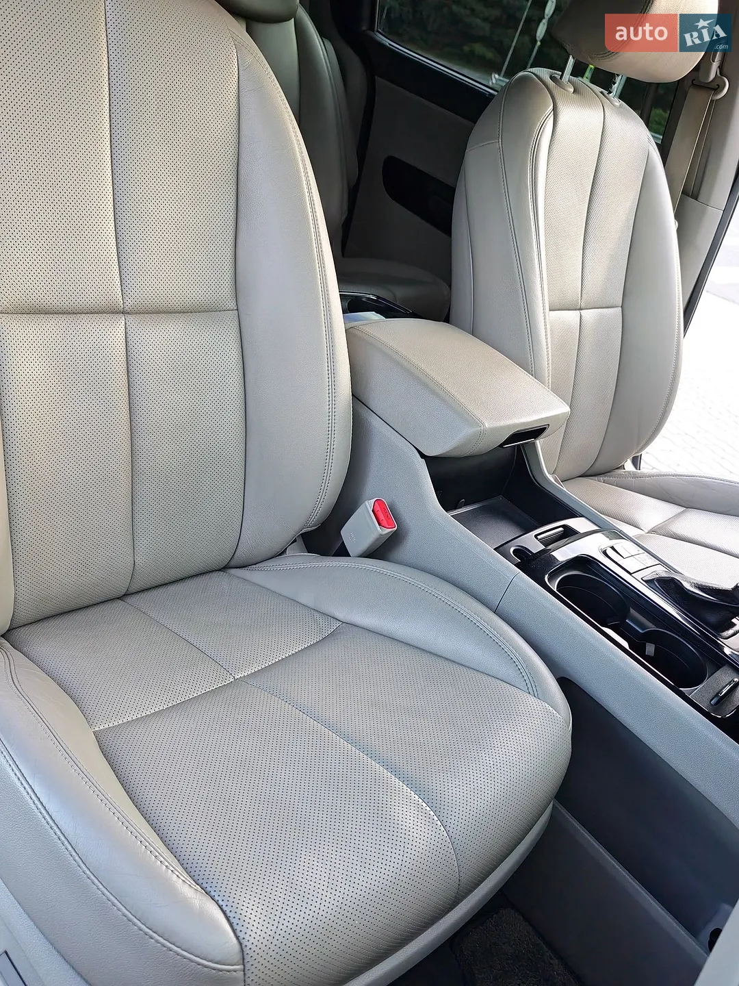 2016 Kia Carnival - мініатюра 28