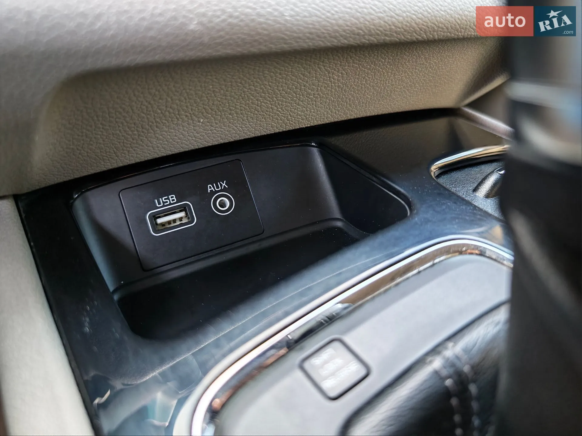 2016 Kia Carnival - мініатюра 48