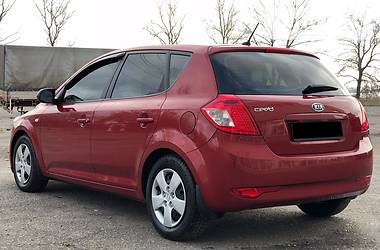 Хэтчбек Kia Ceed 2010 в Днепре