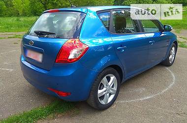 Хетчбек Kia Ceed 2010 в Києві