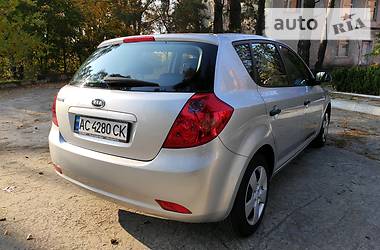 Хэтчбек Kia Ceed 2010 в Нетешине