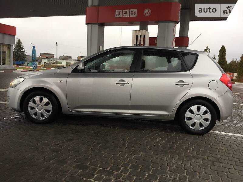 Хетчбек Kia Ceed 2009 в Стрию