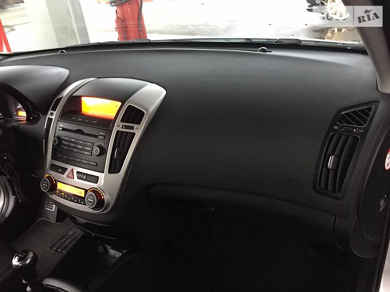 Хетчбек Kia Ceed 2009 в Стрию