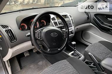 Хетчбек Kia Ceed 2008 в 