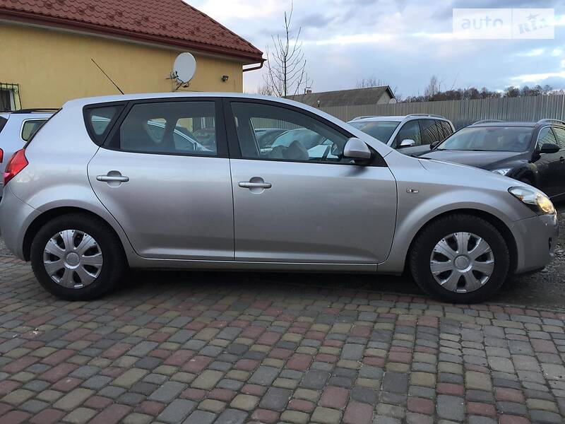 Хетчбек Kia Ceed 2009 в Стрию