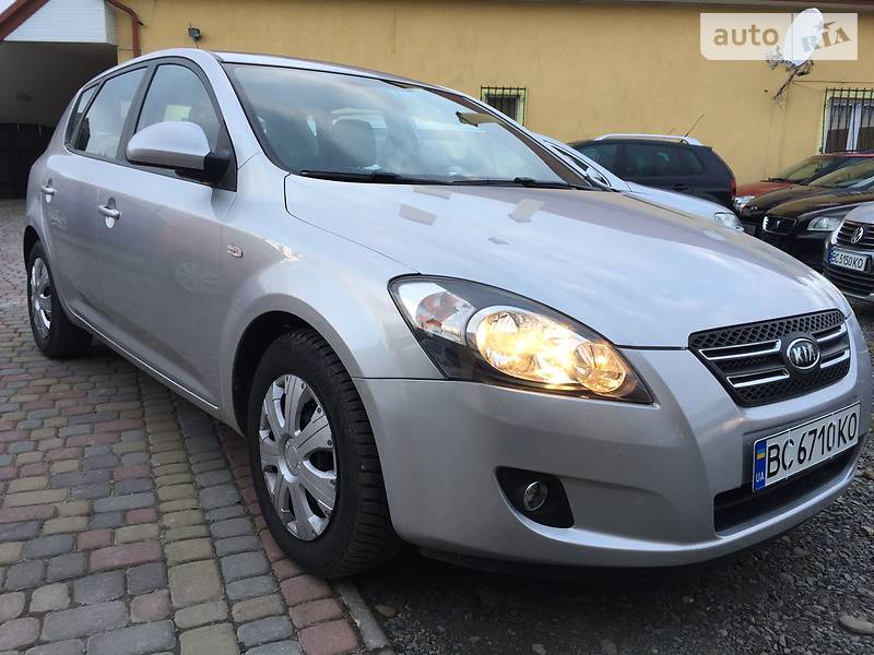 Хетчбек Kia Ceed 2009 в Стрию