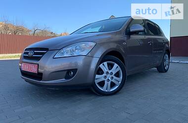 Хэтчбек Kia Ceed 2007 в 
