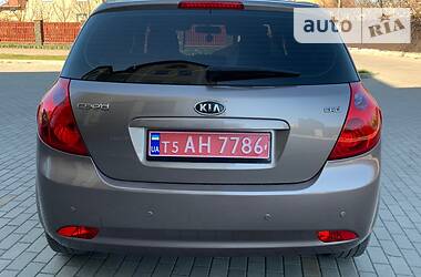 Хэтчбек Kia Ceed 2007 в 