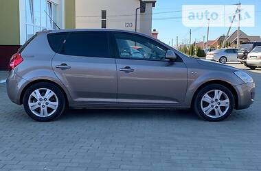 Хэтчбек Kia Ceed 2007 в 