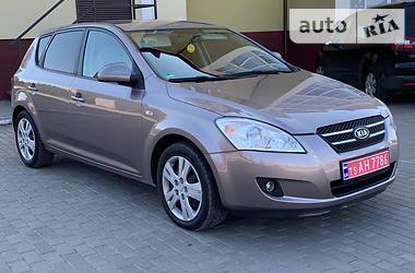 Хэтчбек Kia Ceed 2007 в 