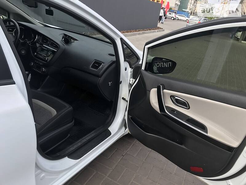 Хетчбек Kia Ceed 2013 в Дніпрі фото 24 Хетчбек Kia Ceed 2013 в Дніпрі