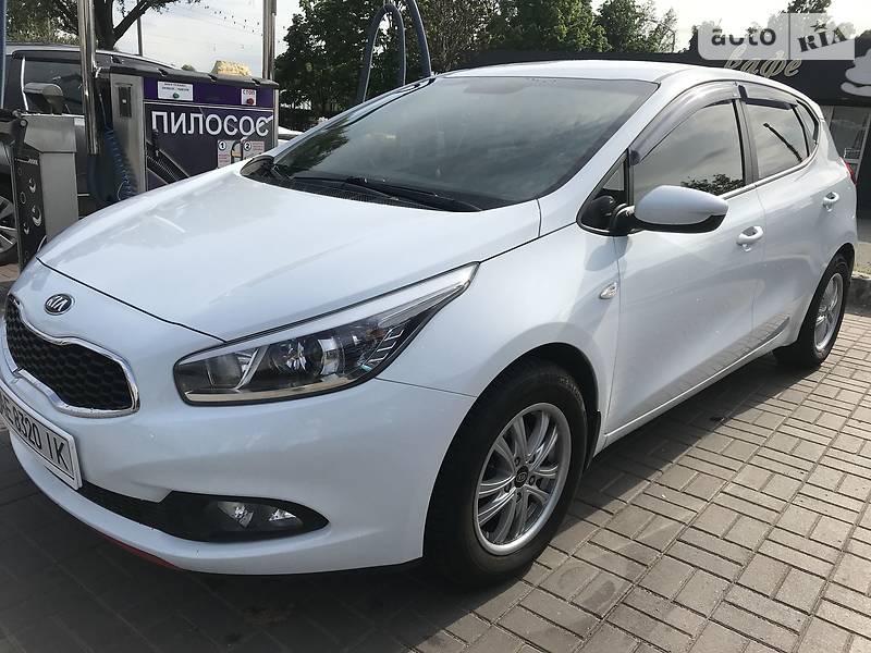 Хетчбек Kia Ceed 2013 в Дніпрі фото 42 Хетчбек Kia Ceed 2013 в Дніпрі