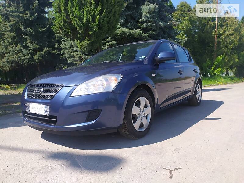 Хетчбек Kia Ceed 2008 в 
