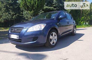 Хетчбек Kia Ceed 2008 в 