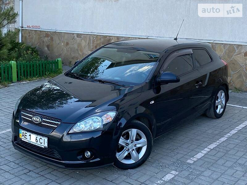 Купе Kia Ceed 2009 в 