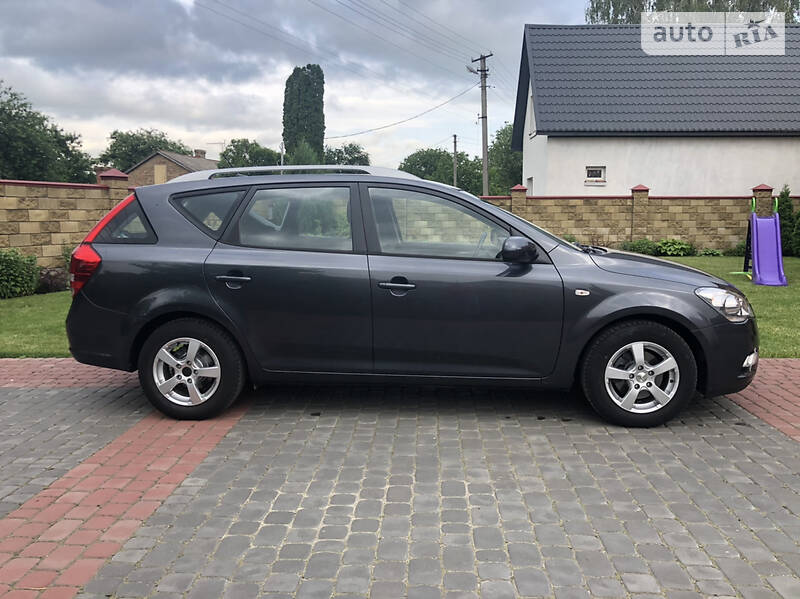 Універсал Kia Ceed 2010 в Луцьку