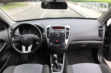 Хэтчбек Kia Ceed 2009 в 
