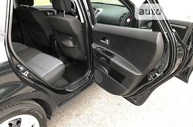 Хэтчбек Kia Ceed 2009 в 