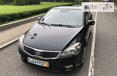 Хэтчбек Kia Ceed 2009 в 