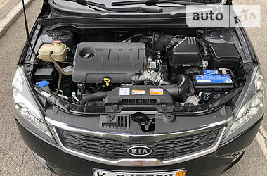 Хэтчбек Kia Ceed 2009 в 