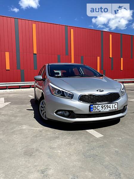 Хетчбек Kia Ceed 2012 в Києві